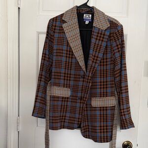 Stylish Plaid Blazer with Blue and Brown Accents